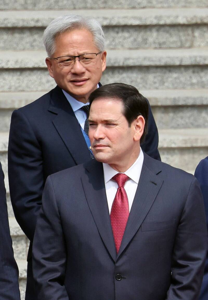 美國國務卿魯比歐（前）說中國現在的最完美選項就是要讓台灣「志願性地」加入他們。（美聯社檔案照）