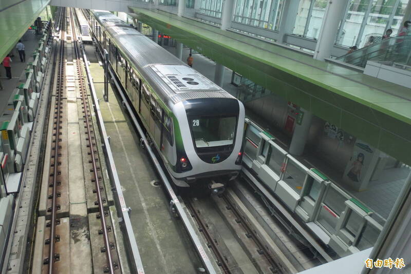 王惠美認為捷運延伸至彰化市區後，人口就會回來。殊不知會導致磁吸效應加劇，區域產業失衡更加嚴重。圖為中捷。（資料照）