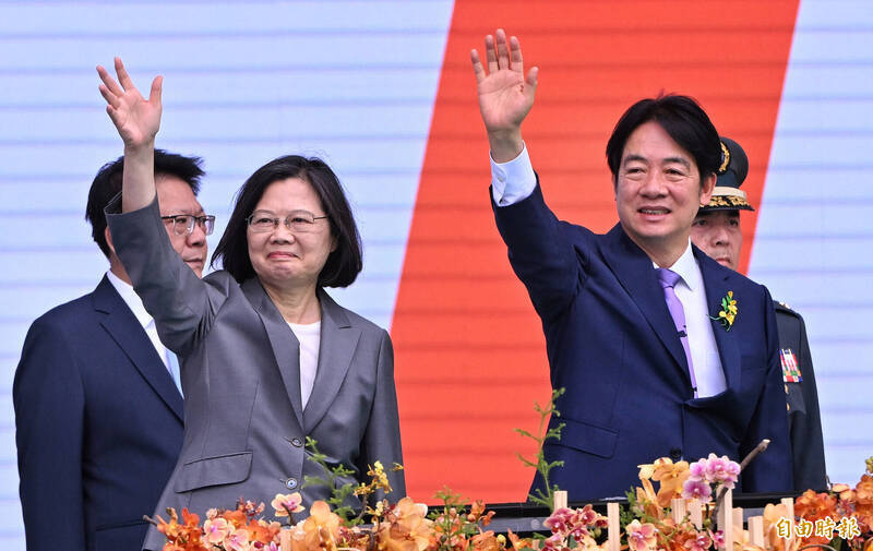 前小英總統（左）跟現任賴清德總統（右），不宣布台灣獨立，也就不入中國的局。（資料照）