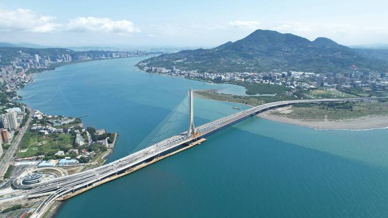 連結淡水和八里的淡江大橋，於5月12日正式通車。（資料照，公路局提供）