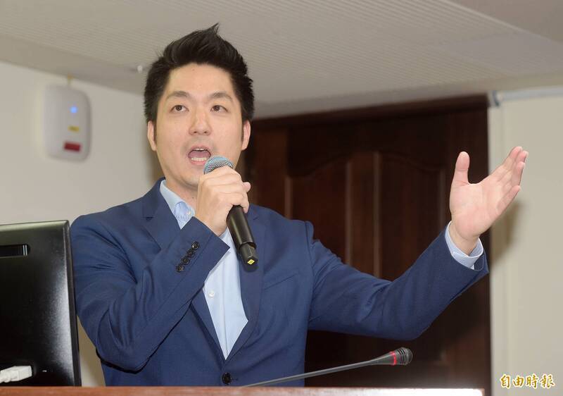 台北市長選舉，蔣萬安挾現任市長優勢，民調領先對手，卻選擇質問對手是否放棄「台獨黨綱」。（資料照）