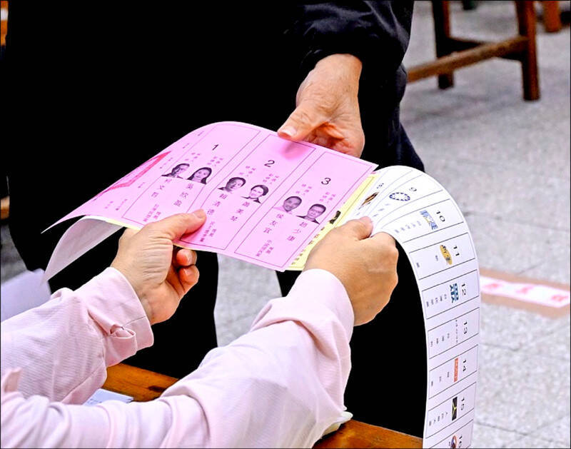 總統和不分區政黨票的國內移轉投票，筆者認為是目前能推的極限。（資料照）