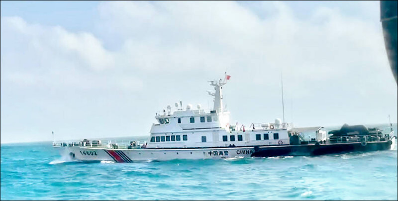 中國趁亂打劫，藉機破壞東部海域執法現狀，構成立即且緊迫之危險，實需更嚴正看待。圖為中國海警船近年持續在台灣周邊海域活動。（資料照）