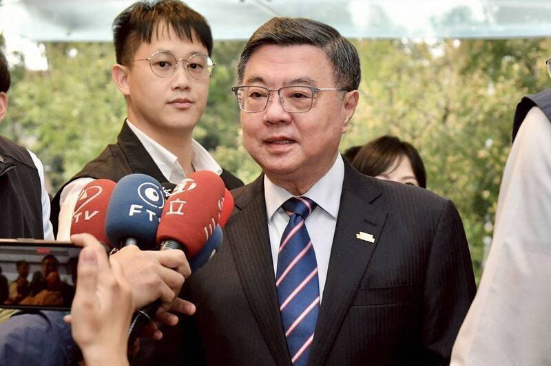 行政院長卓榮泰表示，政府將以源頭減量、科學監測、循環利用、海廢清理及國際接軌等五大方式管理塑膠微粒。（行政院提供）