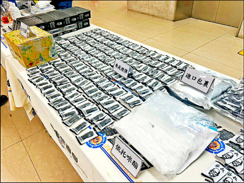 毒駕背後所反映的，不只是個別駕駛人的違法行為，更值得擔憂的是近年快速擴散的新興毒品依托咪酯，俗稱「喪屍煙彈」的濫用現象；圖為警方查獲的喪屍煙彈。（資料照）