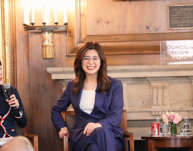 國民黨主席鄭麗文訪美，不僅遭到美方無情降格至AIT華府總部、縮減會面層級到國務院科員，甚至被國安會放鴿子。（資料照，國民黨提供）