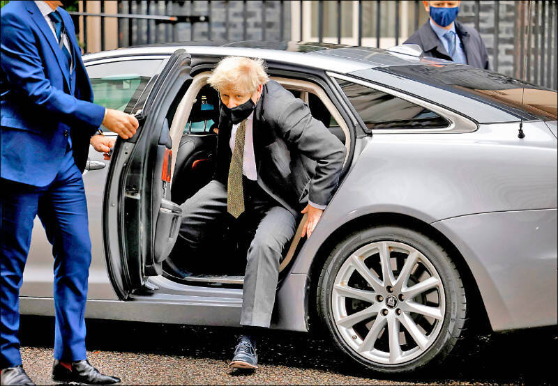 英國首相的公務車在2022年被發現安裝來自中國的追蹤器，目前仍不清楚強生、特拉斯或蘇納克等當年3位保守黨籍首相之中，是誰成為監控目標。（法新社檔案照）