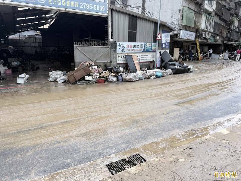 6月25日受颱風外圍環流影響，台北市內湖、南港不斷傳出淹水災情。（資料照）