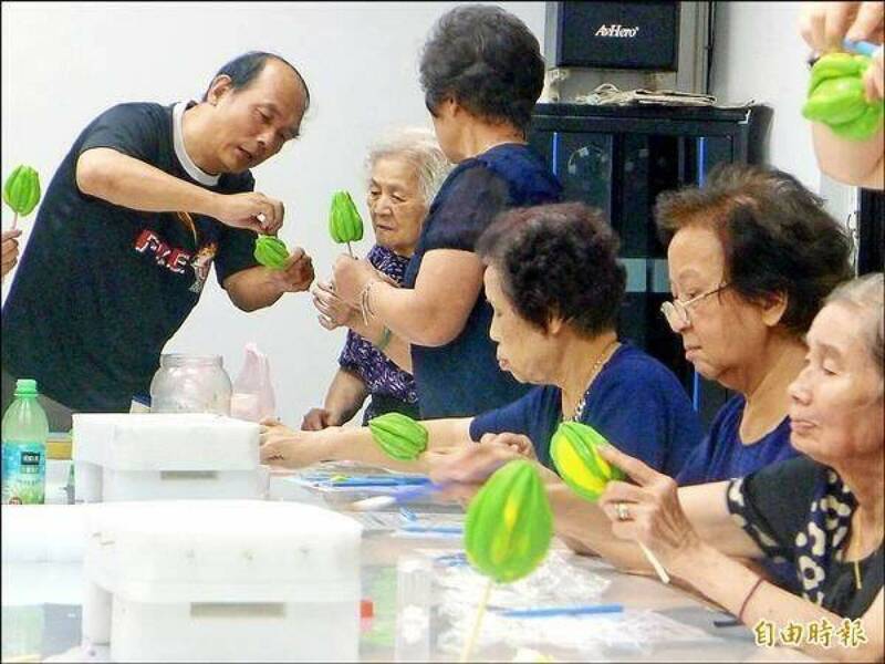長照3.0既然要從照顧走向預防，最前端就不該只有健康，樂齡學習，或許正是缺少的那塊最前端拼圖；示意圖。（資料照）