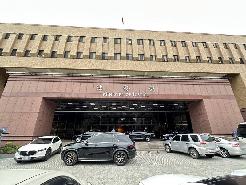 法務部應優先制定全國一致的「重利罪偵查與認定辦案指引」，統一各地檢署偵辦標準，降低認定差異。（中央社資料照）