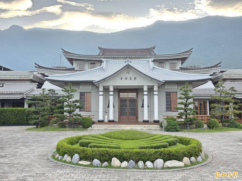 這次可能是在台灣擁有極大影響力、長年承載無數民眾捐款託付的慈善組織「慈濟」所面臨的最大危機。圖為靜思精舍。（資料照）