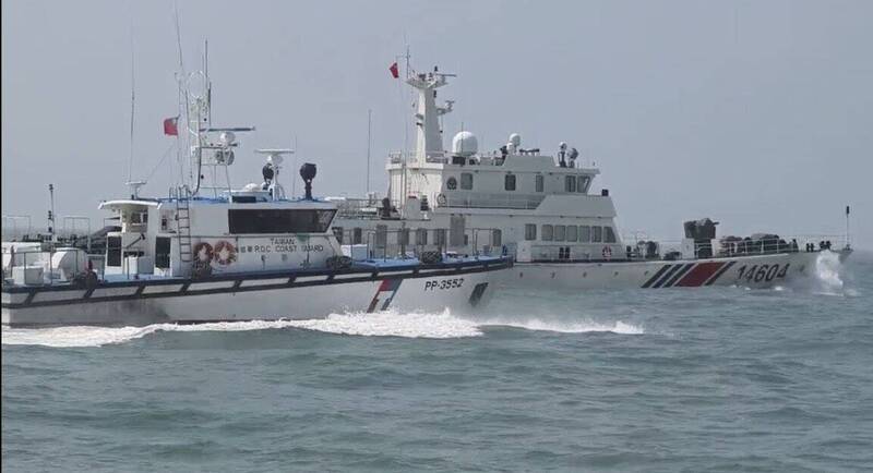中國海警闖入我國金門水域，海巡署第一時間調派海巡艇前推部署、強勢應處，中國海警船轉向航離金門限制水域。（資料照，金門海巡隊提供）