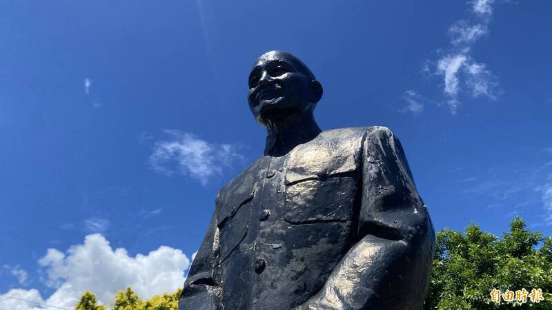 如果要把蔣介石塑造成一座純粹的「民族救星」雕像，就不能只記得他的抗日，而把那些被國家以「戰略需要」犧牲的人忘掉。（資料照）