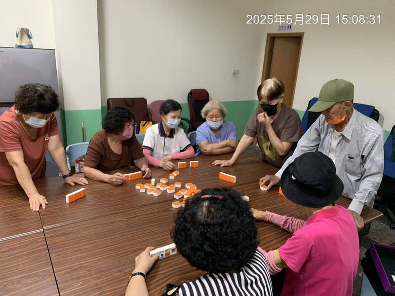 面對超高齡社會，台灣不能只有「老有所養」的思維，也應該走向「老有所學、老有所友、老有所為」；示意圖。（高醫岡山醫院提供）