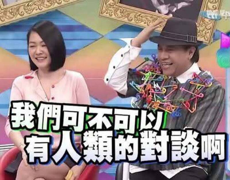 知名主持人蔡康永（右）近日因現身民進黨台北市長參選人沈伯洋競總成立大會，遭中國小粉紅出征。（取自吳欣岱臉書）