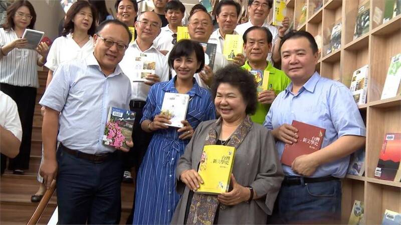 沈榮欽國際視野》圖書館內的小小簽名