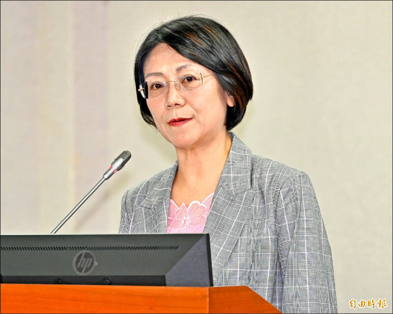 自由開講》現代新編辭典：獨斷專行