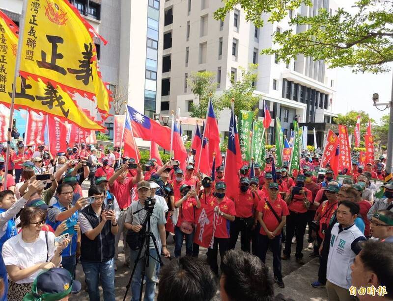 自由開講》退休警消高喊依法行政，陳抗訴求凌駕憲法界線