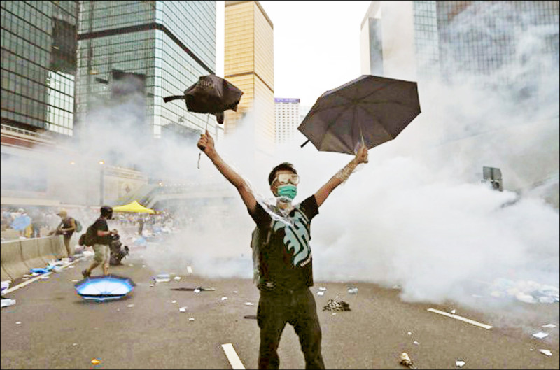 自由共和國》洪三雄／今日香港，明日台灣？—戳穿鄭麗文「躺平」的愚民謊言（下）