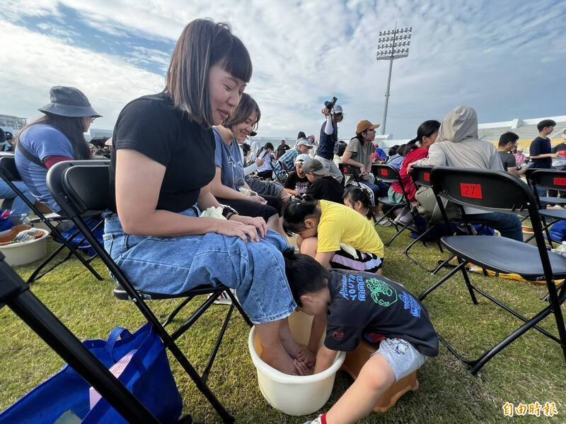 自由開講》一千元買斷親子尊嚴？張家班封建洗腳秀