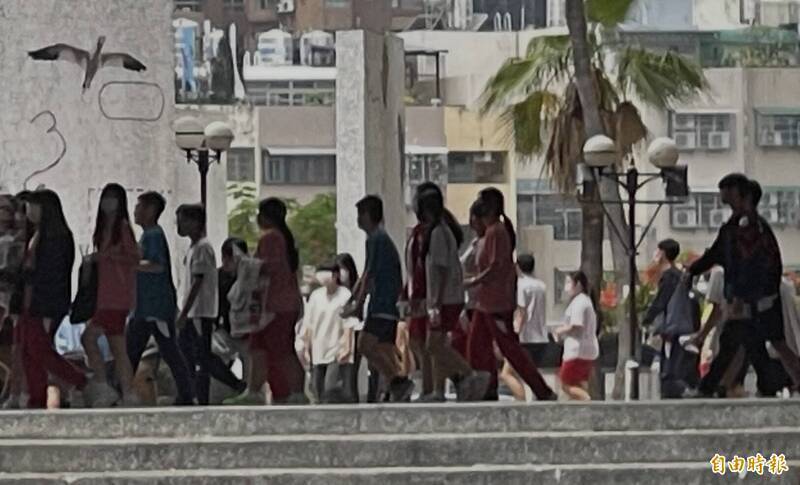 自由開講》對全國參加國中會考學生的鼓勵－態度與特質比會考成績重要