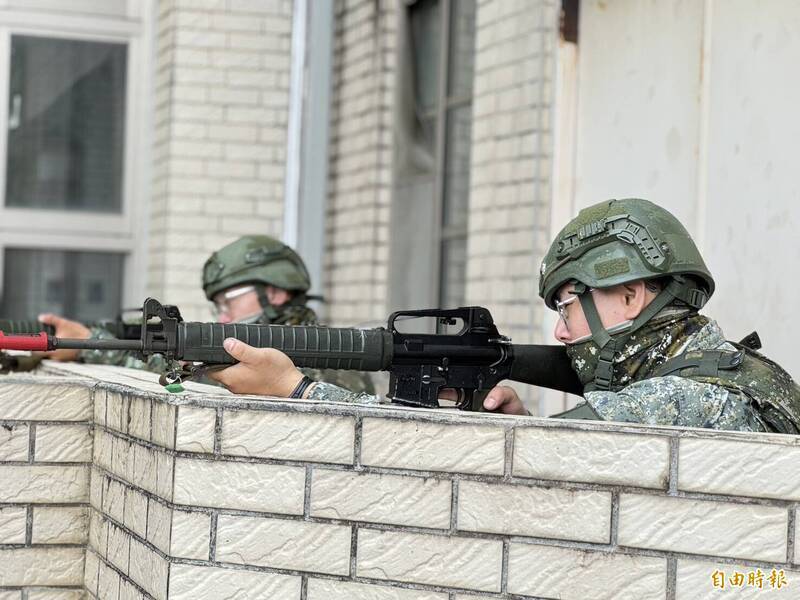 自由開講》成功嶺的迷彩日常續集：從軍旅手札、清槍動作到國族認同的深層省思