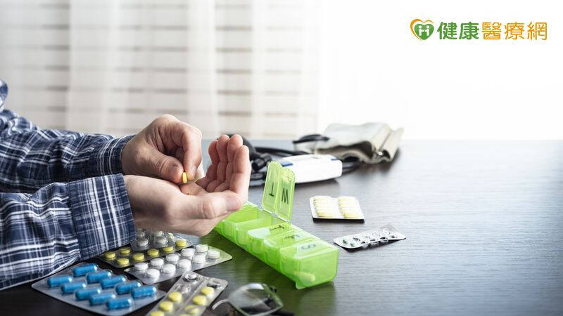 健康醫療網》「有症狀才吃」的藥物要隨身帶？止痛藥吃久會依賴？食藥署解答