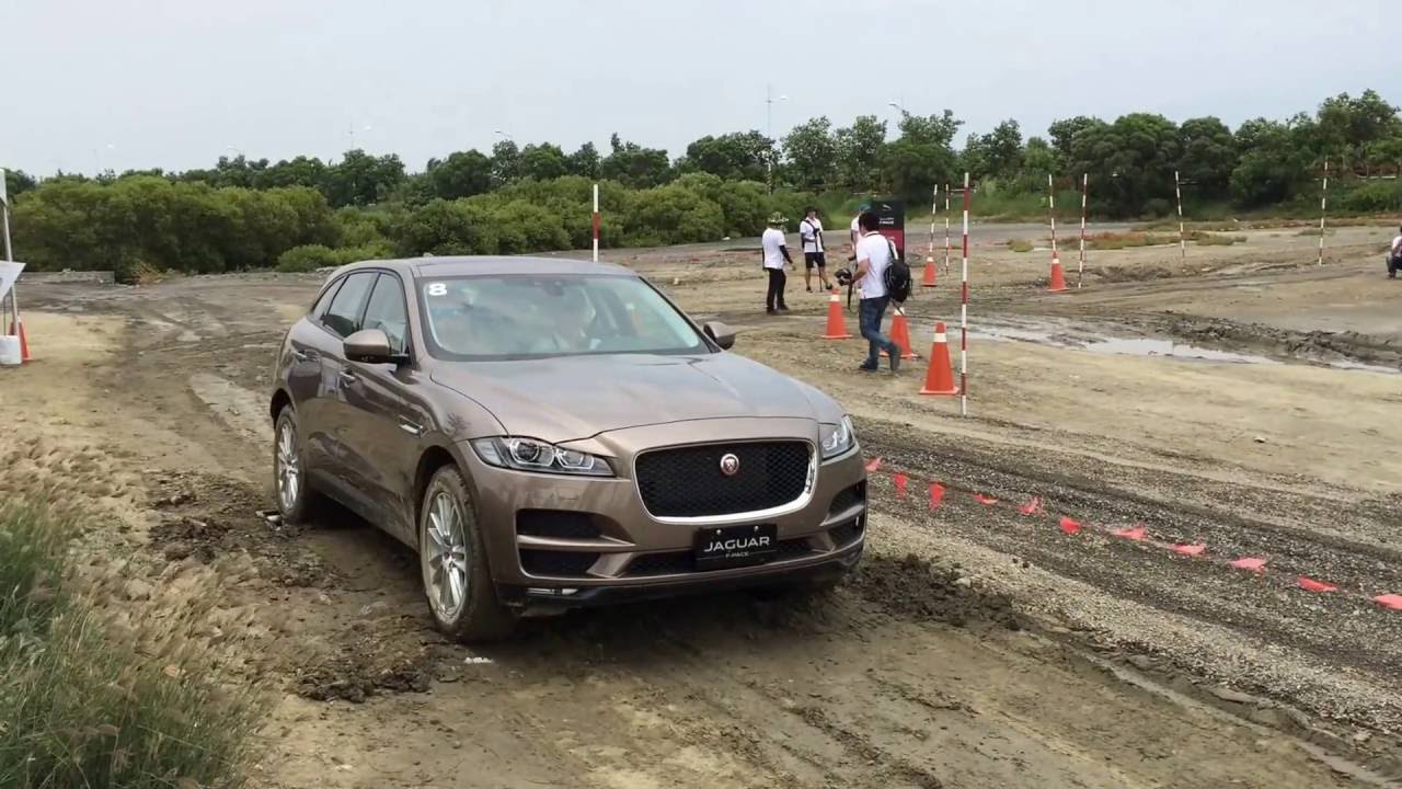 Jaguar F-Pace 示範脫離惡劣路況,使用ASPC全地面起步輔助系統 Jaguar F-Pace 示範脫離惡劣路況,使用ASPC全地面起步輔助系統