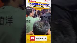 洋流萬頭攢動塞爆內湖夜市 攜家帶眷盼子拿沈伯洋市長獎狀